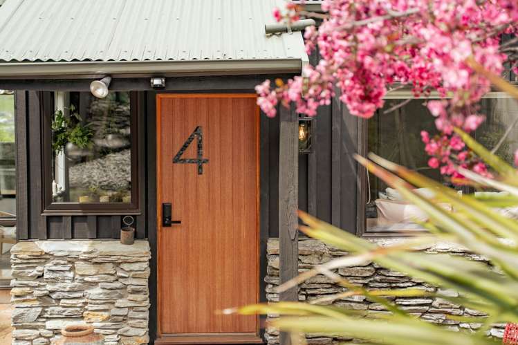 4 Goldleaf Hill Queenstown_19