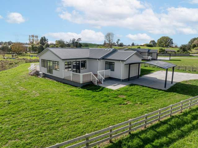Spacious family home on the fringe of town