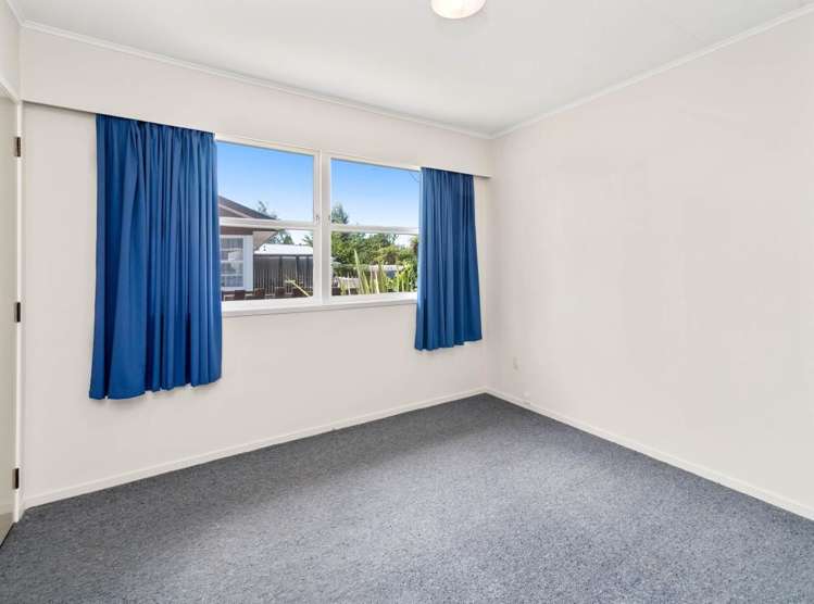 10 Joanne Crescent Pukehangi_11