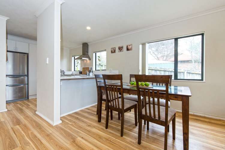 7 Vanhest Way Ranui_13