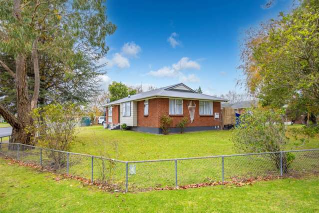 BRICK-REROOFED- HUNTLY EAST !