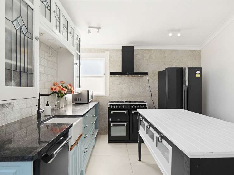 1200 Caroline Road Mayfair_7