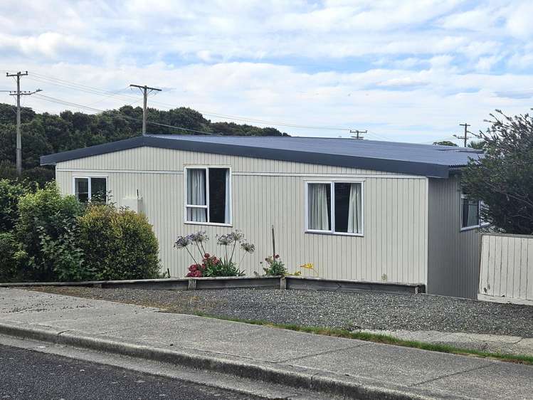 1 Ngaio Street Kaka Point_25