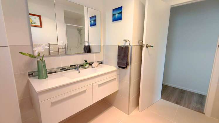 7 Cobham Crescent Kelston_24