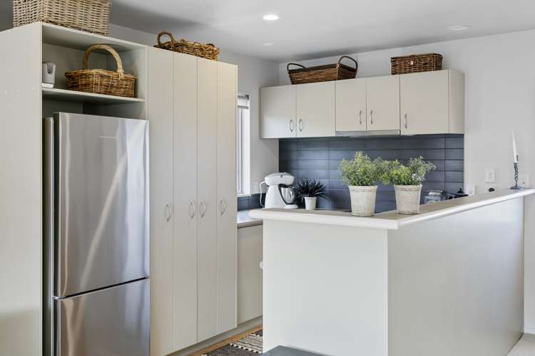 9/208A Lake Terrace Waipahihi_7