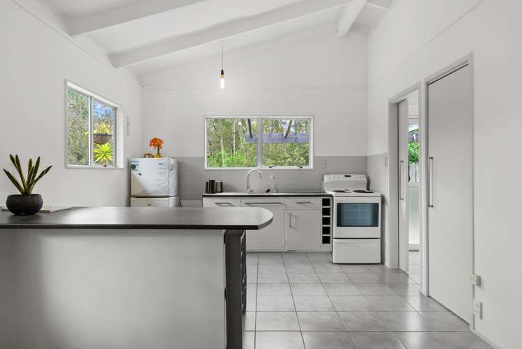 190A Howard Road Orere Point_11