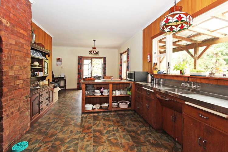 916 Fairdown Road Fairdown_2