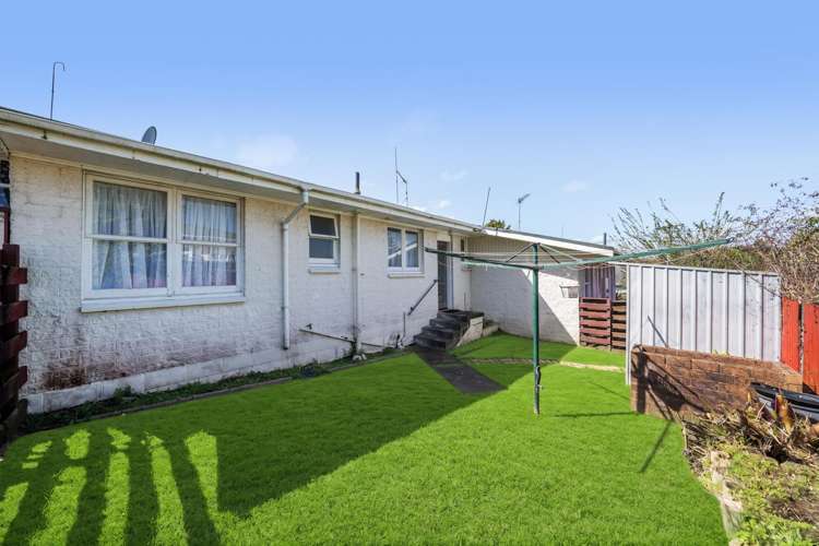 2/15 Hillside Road_2