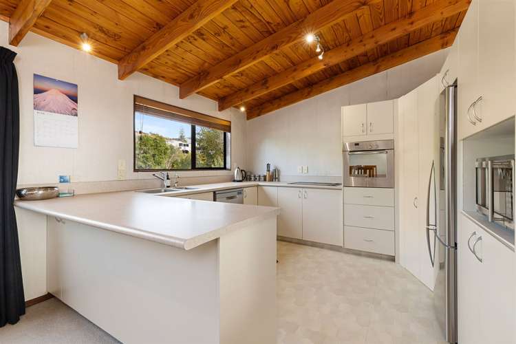 2/4 Danbury Drive Torbay_8