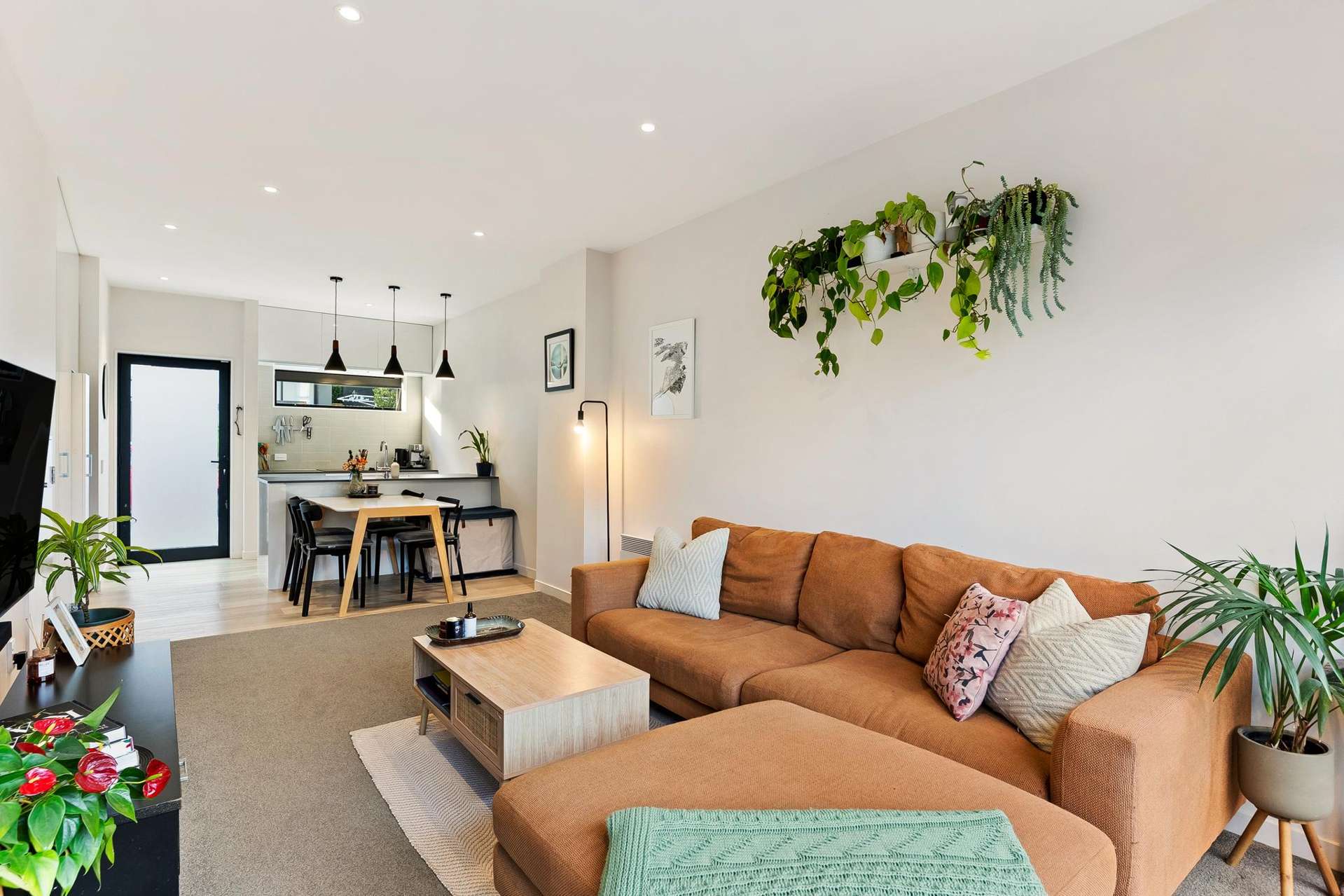 13/6 Oswald Crescent Paparangi_0