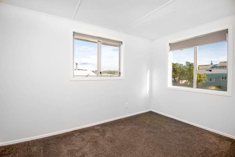 2 Penguin Grove Waitangirua_7