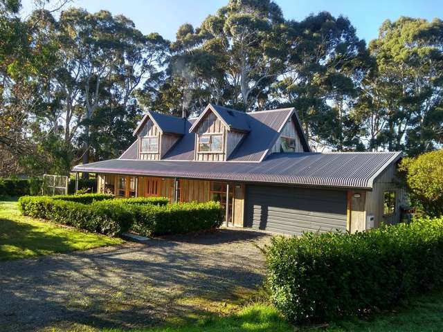 Martinbough Home 12 week rental. By Golf Course.