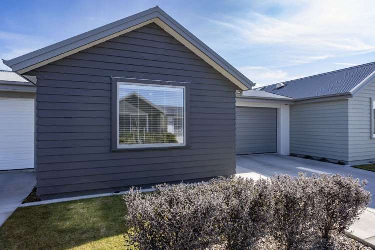 318/30 Bob Robertson Drive Woodend_15