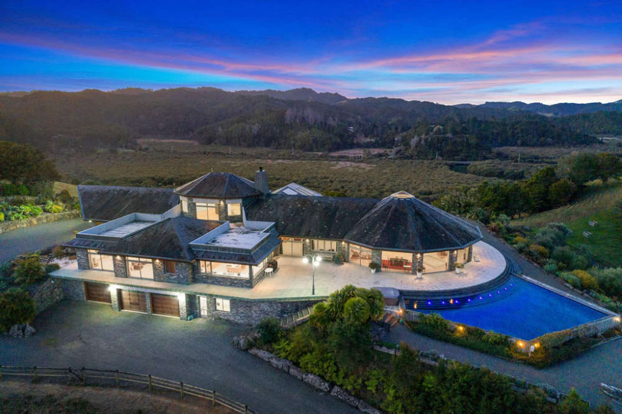 Do you believe? NZ sellers think Cher should check out their house