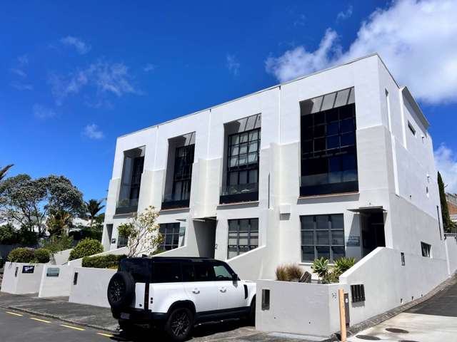 BOUTIQUE FREEMANS BAY OFFICE