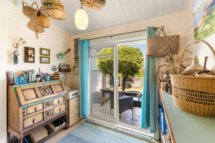 11 Russell Heights Russell_14