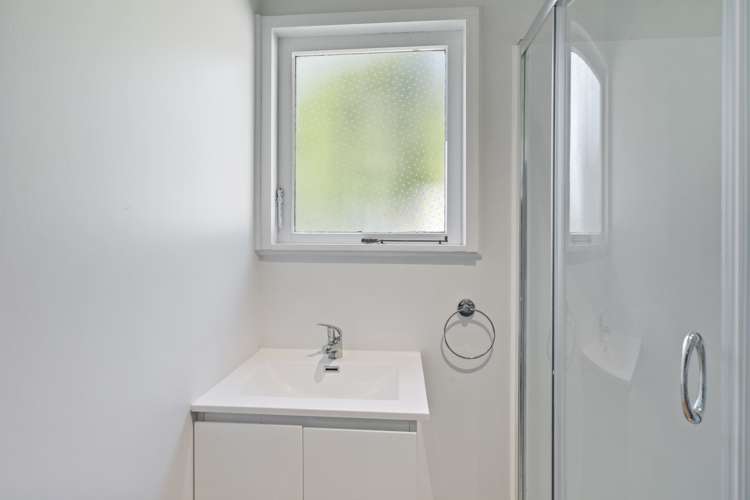 3 Clematis Grove Maungaraki_7