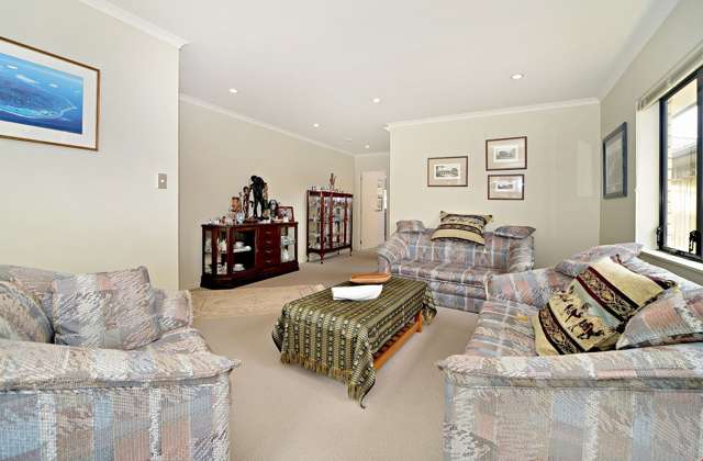 18 Bridgefield Crescent Flat Bush_1