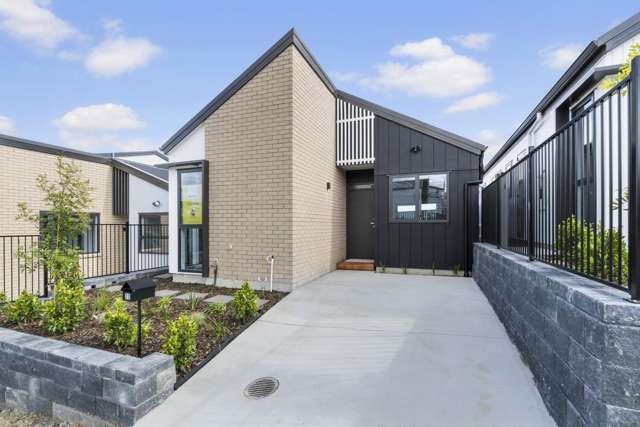Cozy Living in Massey: New-Build at Kotiu Place