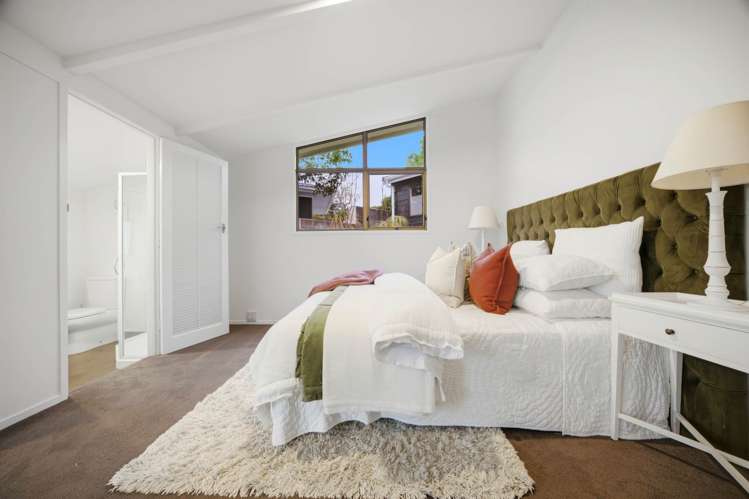 6 Chilton Place Mellons Bay_22