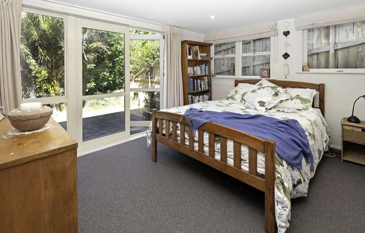 17 Beach Road Mellons Bay_23