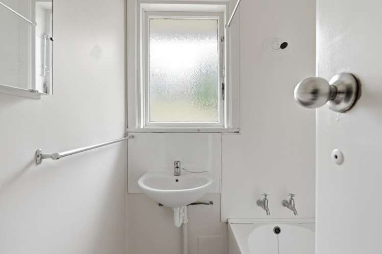 82 Turnbull Street Brockville_12