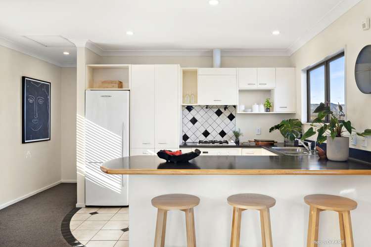 8a Birkhall Grove Strathmore Park_7