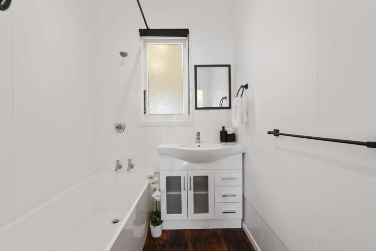 82 Orlando Street Stratford_17