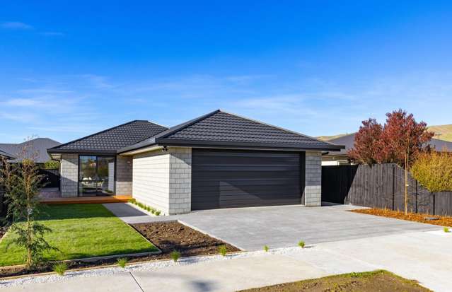 Easy care smart new build – impeccable finish