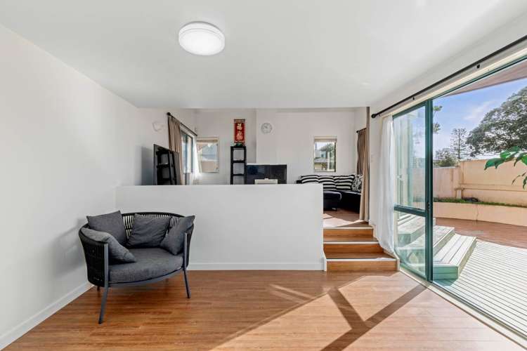 1/208 East Coast Road Forrest Hill_3