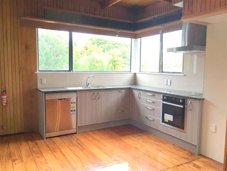 11 Hutchinson Avenue New Lynn_1