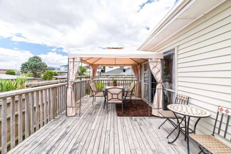 5b Sheehan Road Te Atatu South_4