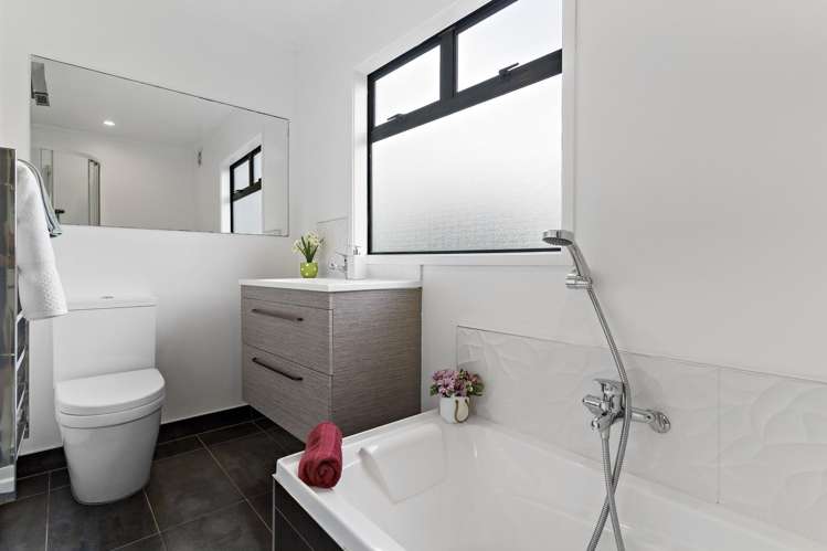 2/9 Wharf Road Te Atatu Peninsula_10