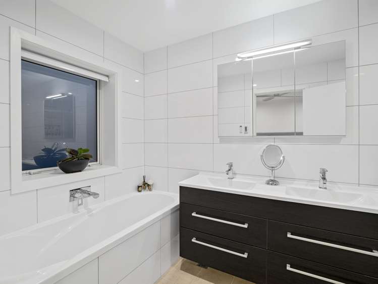 20 Eaves Bush Parade Orewa_15