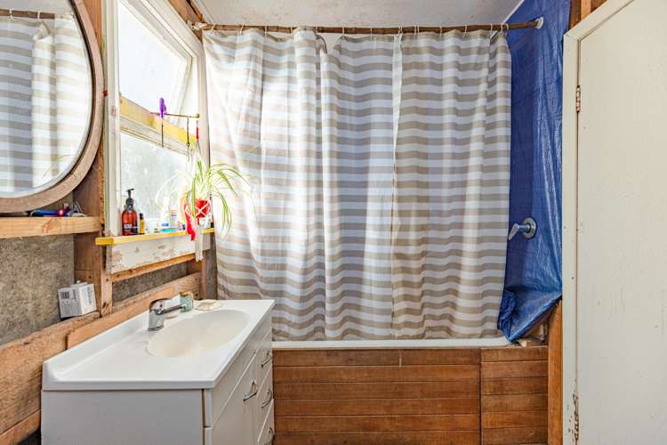 37 Creek Road Mangamahu_9