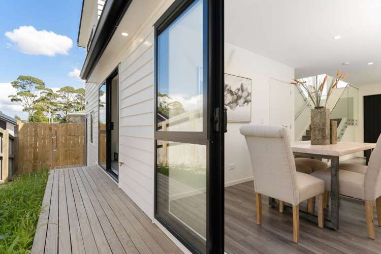 84a Vodanovich Road Te Atatu South_19