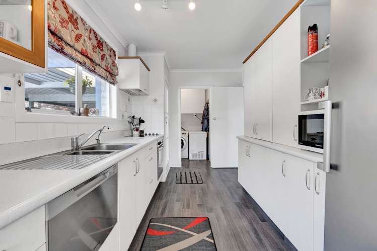 22 Waiwera Place Merrilands_5