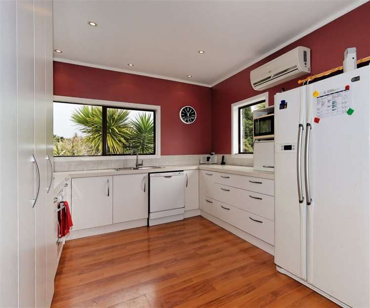 17 Easter Parade Glen Eden_4