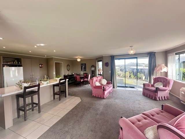 71 Warburton Crescent 11385_2