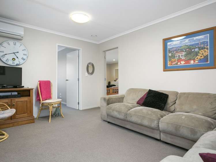 6 De La Mare Drive Leamington_12