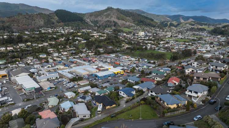 6 Carleton Place Toi Toi_18