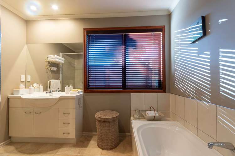 63 Rowesdale Drive Ohauiti_12