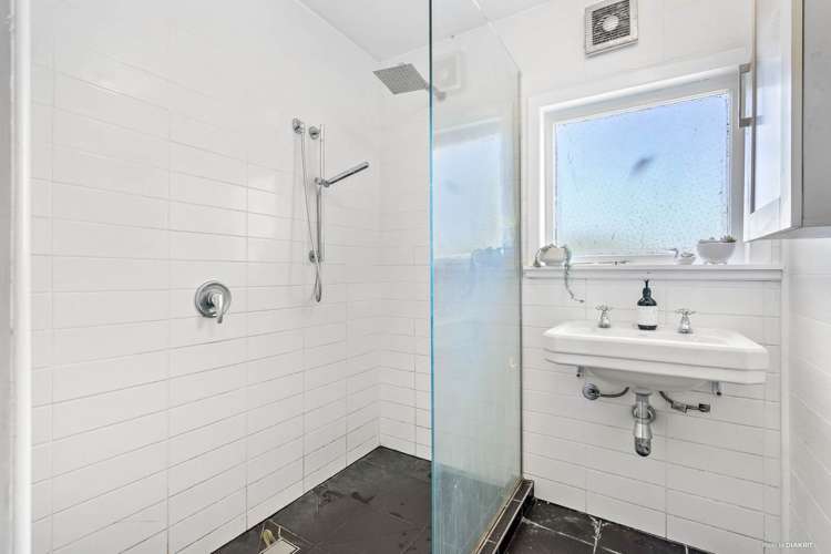 19 Tahi Terrace Glen Eden_11