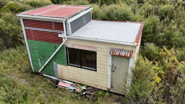 Privacy + views + storage shed - 2Ha