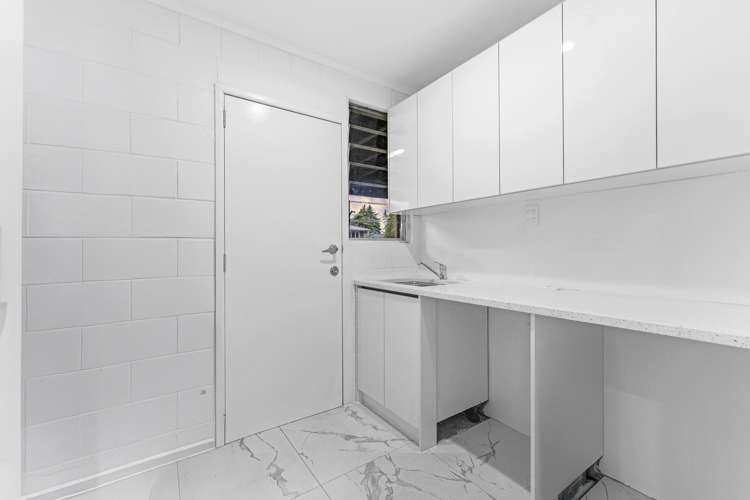 12 Ozich Avenue Te Atatu South_13