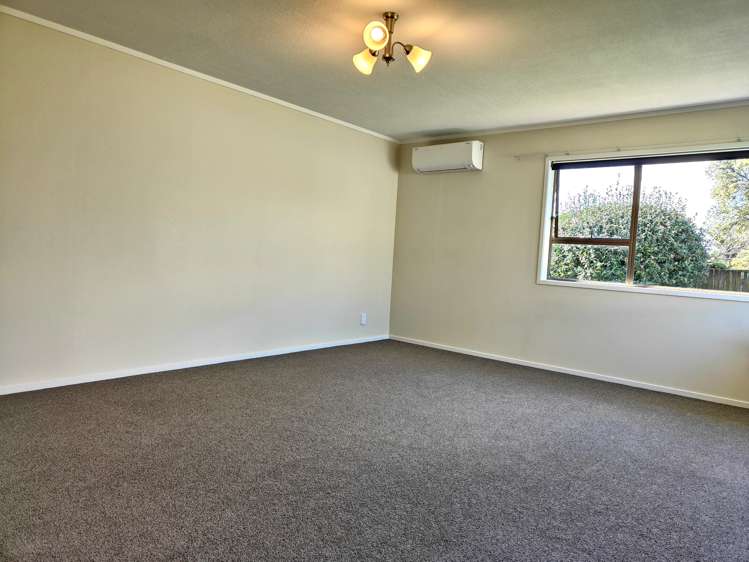 2/4 Rachael Place Farm Cove_5