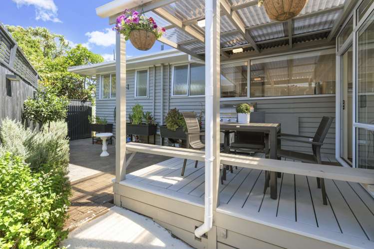 2 House Avenue Mangere Bridge_23