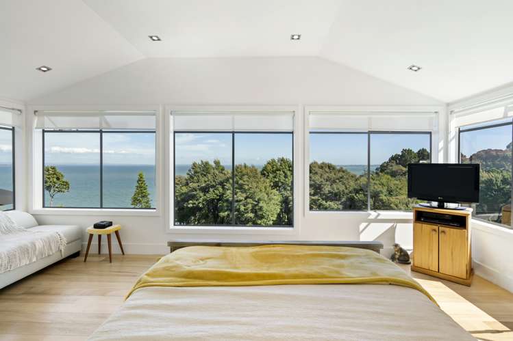 8 Herrings Cove Place Titirangi_21