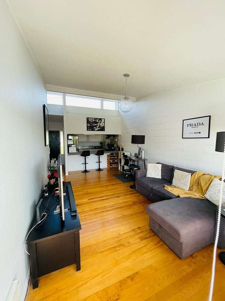 2/289 Glenfield Road_0