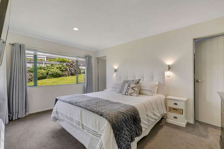 71 Te Puia Drive Aotea_13